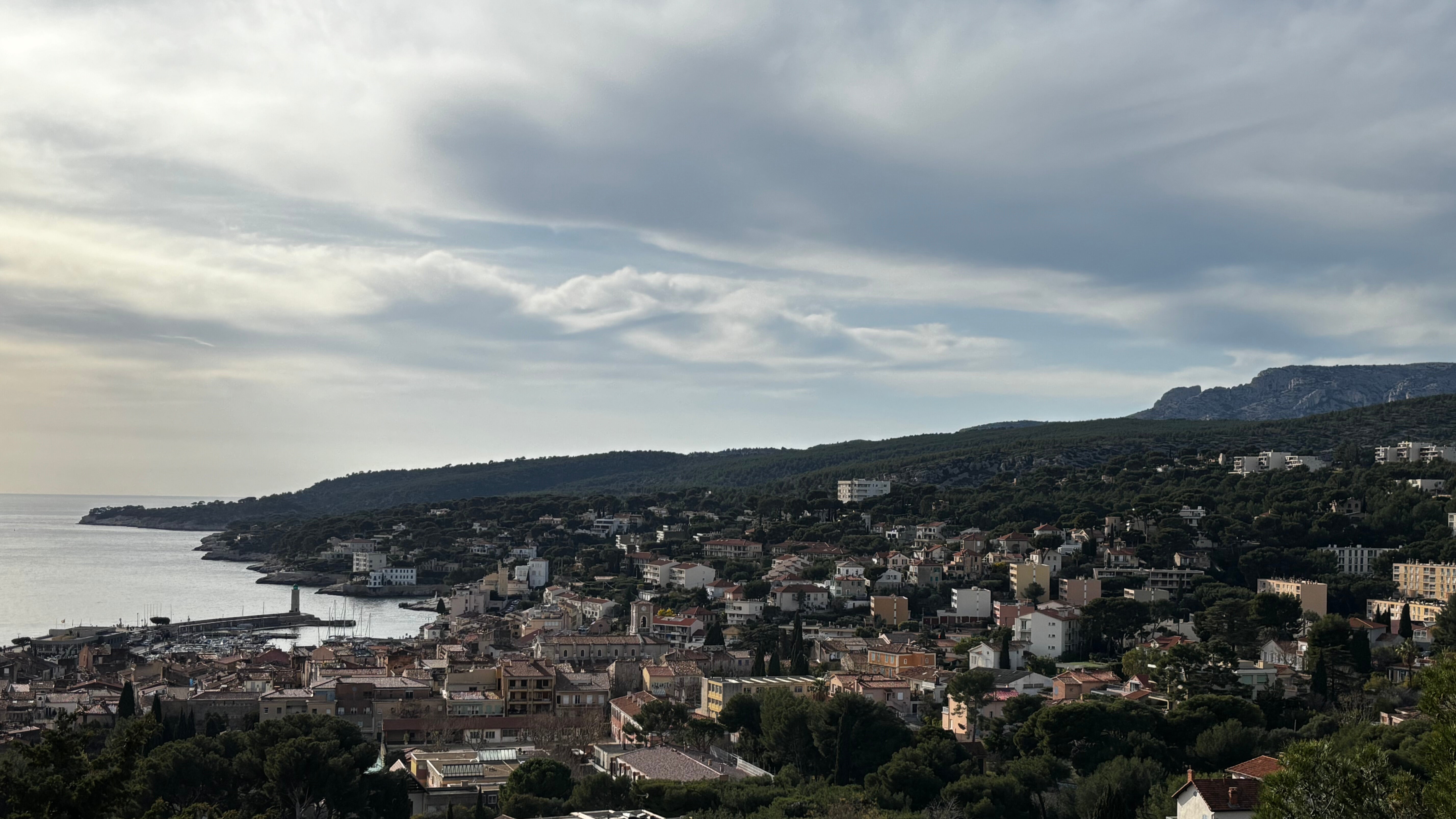 Trail magnifique dans le parc des Calanques / Série: Trail Wonders